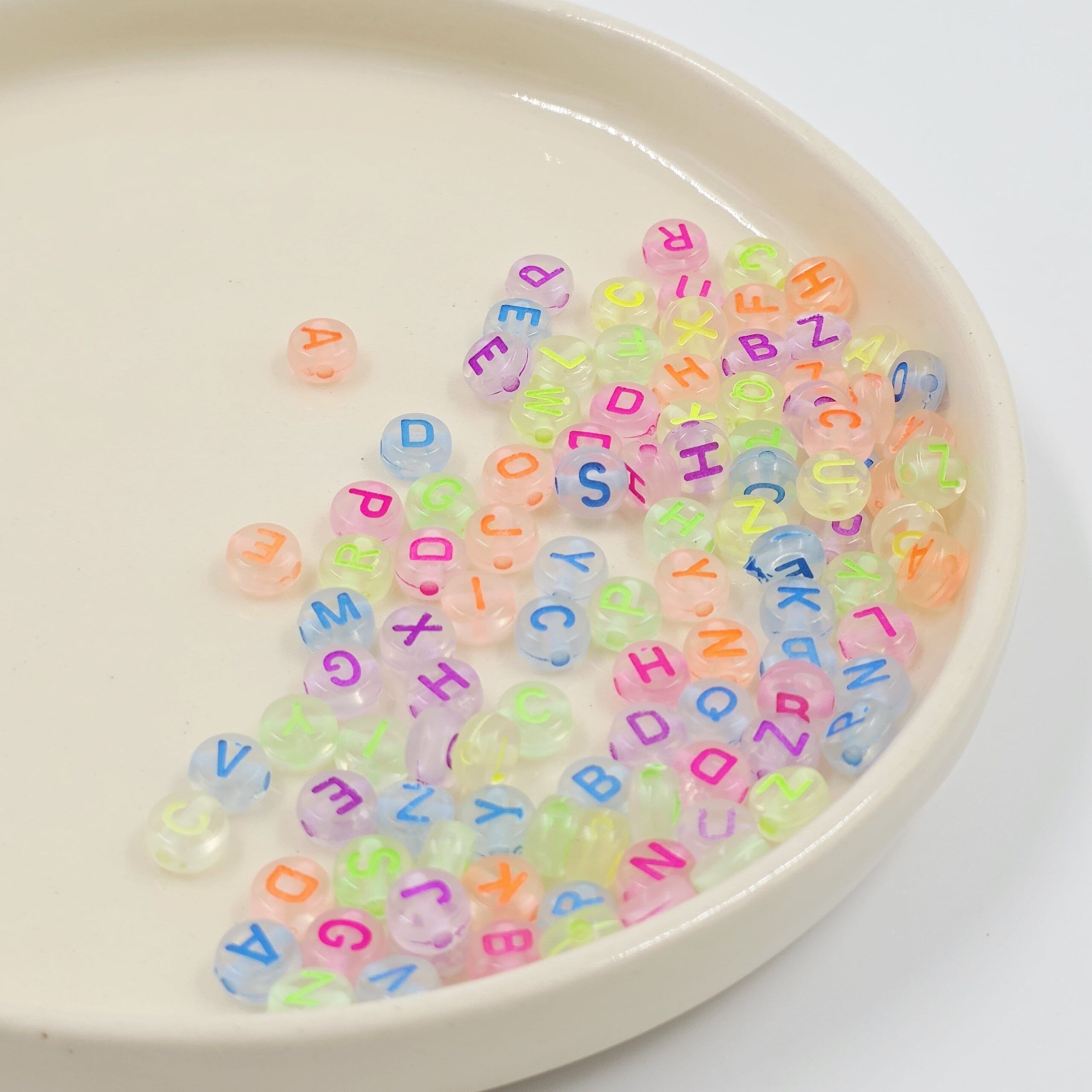 2025/02/1000596937-scaled.jpg BOLSA CUENTA PLANA ABECEDARIO 7MM BRILLA EN LA OSCURIDAD.
X 500 GRS (21-2-2) - Imagen 1