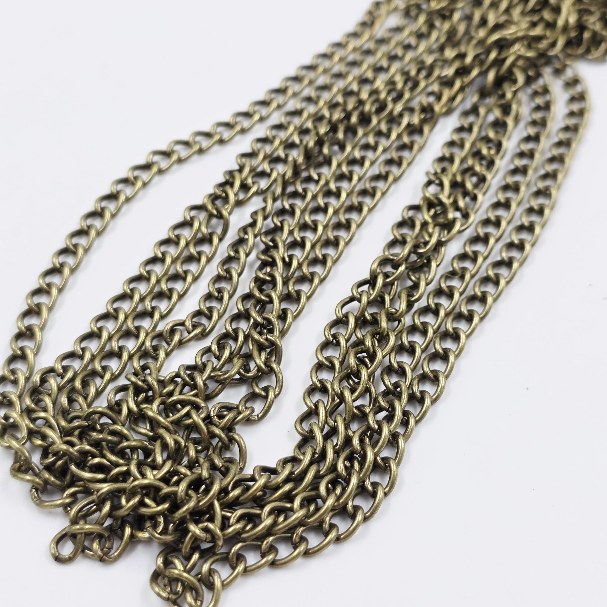 2025/02/1000601344-1-scaled.jpg CADENA DE ALAMBRE BRONCE ESLABÓN 7 X 5MM X 100 MTS. - Imagen 1