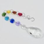 TIRA BOTÓN CRISTAL 7 CHAKRAS CON GANCHO.X UNA UNIDAD.(MA 15-4)