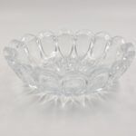 CALOTA DE VIDRIO TRANSPARENTE 16 CM AGUJERO CENTRAL.
X 1 UNIDADAD.