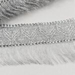 PASAMANERIA PLATEADA 6.5 CM DE ANCHO CON FLECOS
X 10 YARDAS. - Imagen 2