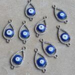 CONECTOR OJO TURCO AZUL STRASS SILVER DOBLE AGARRE x 12 UNIDADES( 27mm x 14mm APROX.).
