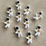 COLGANTE ASTRONAUTA BLANCO ESTRELLA GOLD  x 12 UNIDADES