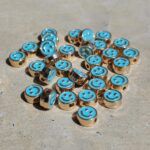 PASANTE CARITA FELIZ TURQUESA GOLD x 12 UNIDADES(8mm APROX.).