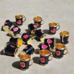 COLGANTE METAL B/GOLD TAZA CORAZON NEGRO 12 UNIDADES (14X17mm APROX.).