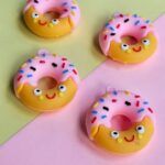 DIJE DONA FUCSIA SILICONA X 6 UNIDADES.