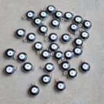 COLGANTE OJO TURCO ESMALTADO NEGRO SILVER x 12 UNIDADES (6 mm  x 4 mm APROX.).