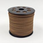 ROLLO GAMUZA TABACO
2.5 MM X 100 YARDAS. 
(13-1-1 A 019)