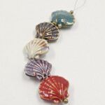 DIJE DE CERAMICA 28*28MM.
X TIRA 5 UNIDADES SURTIDAS.
EMA 10-13