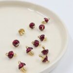 DIJE HONGUITO MORADO DE METAL 14*9MM X 12 UNIDADES (EMC 21-5)