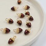 DIJE BELLOTA MARRON DE METAL 8*15MM X UNIDAD (EMC 21-7)