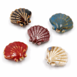 DIJE DE CERAMICA 28*28MM
X TIRA 5 UNIDADES SURTIDAS
(EMA 10-13)