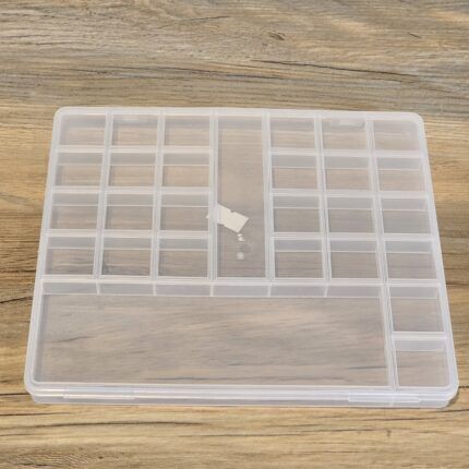 CAJA PLASTICA 28 DIVISIONES 19.5*22.5 CM X UNIDAD. 
(32-10)