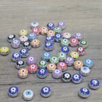 DIJE OJITO TURCO PASANTE BORDE PLATA RESINA/CCB 8MM X 50 UNIDADES.