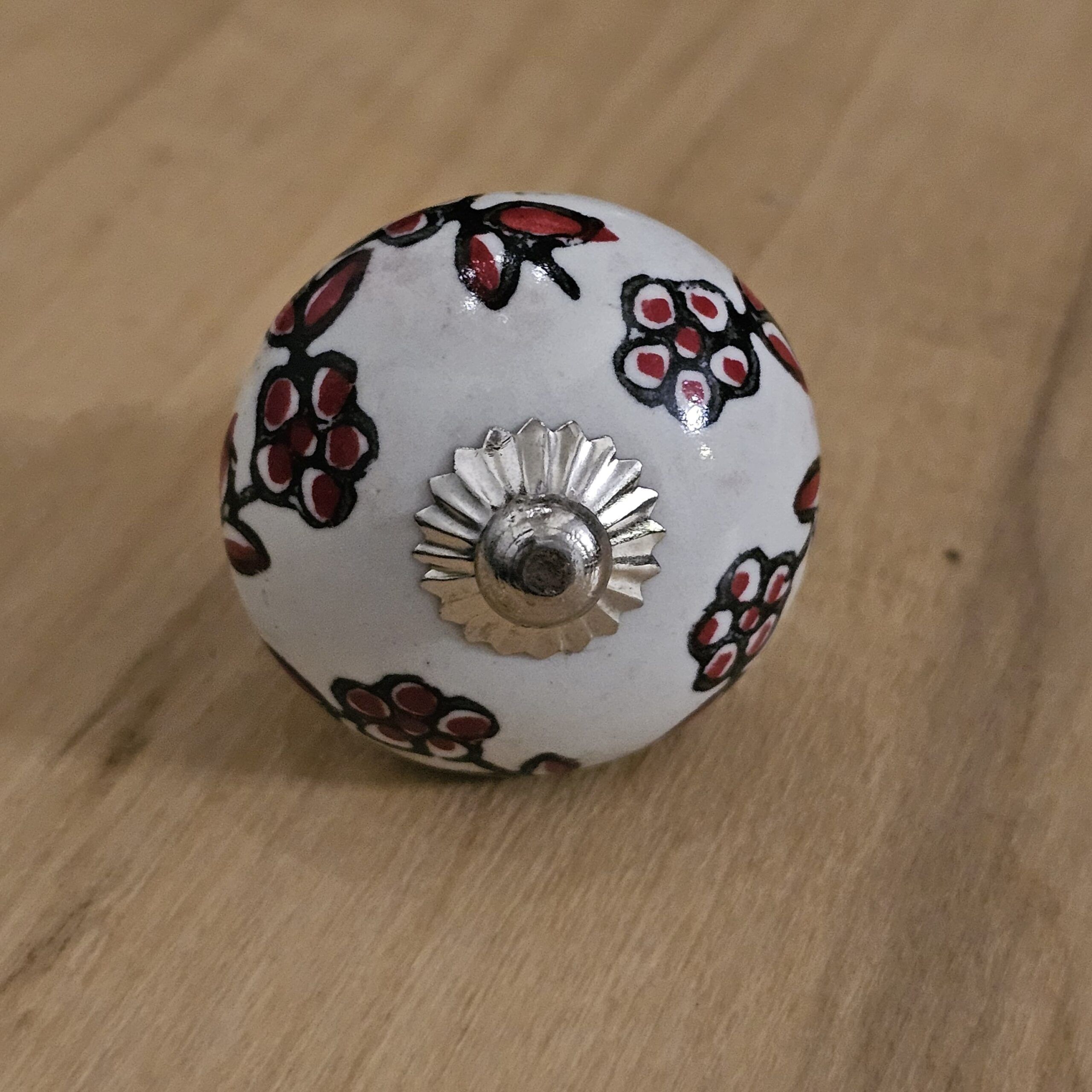 98a45b0e-2367-402c-b25b-42d1d4f71bfb-scaled-1.jpeg Tirador de Ceramica 70168 - Imagen 1