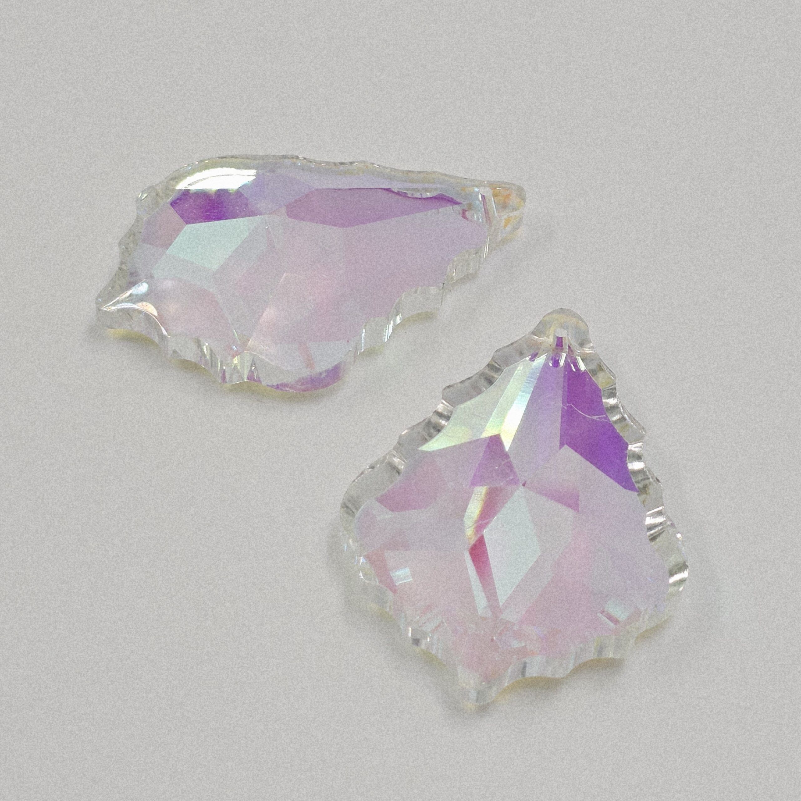 2026/01/1000624555-1-scaled.jpg PUNTERA CRISTAL EFECTO BOREAL AB 50MM.
X 6 UNIDADES.
MA 19-1 - Imagen 1